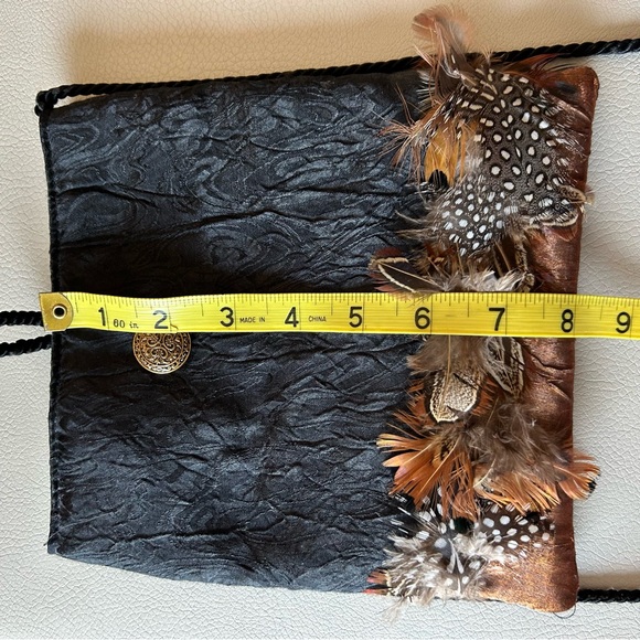 Chic Feather-Embellished Crossbody Bag in Black and Brown - Picture 5 of 6